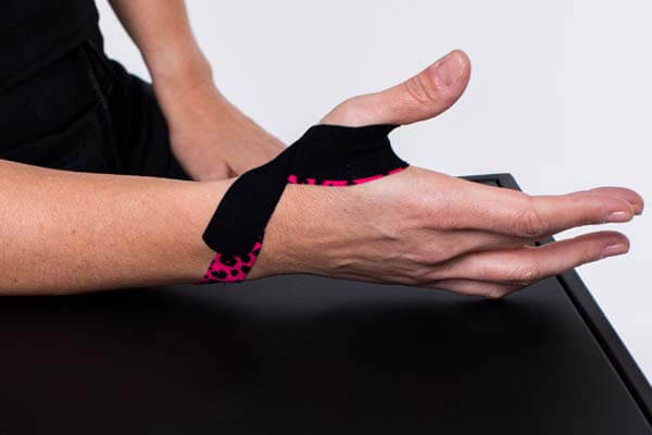 Verstauchter Daumen selbst tapen 7